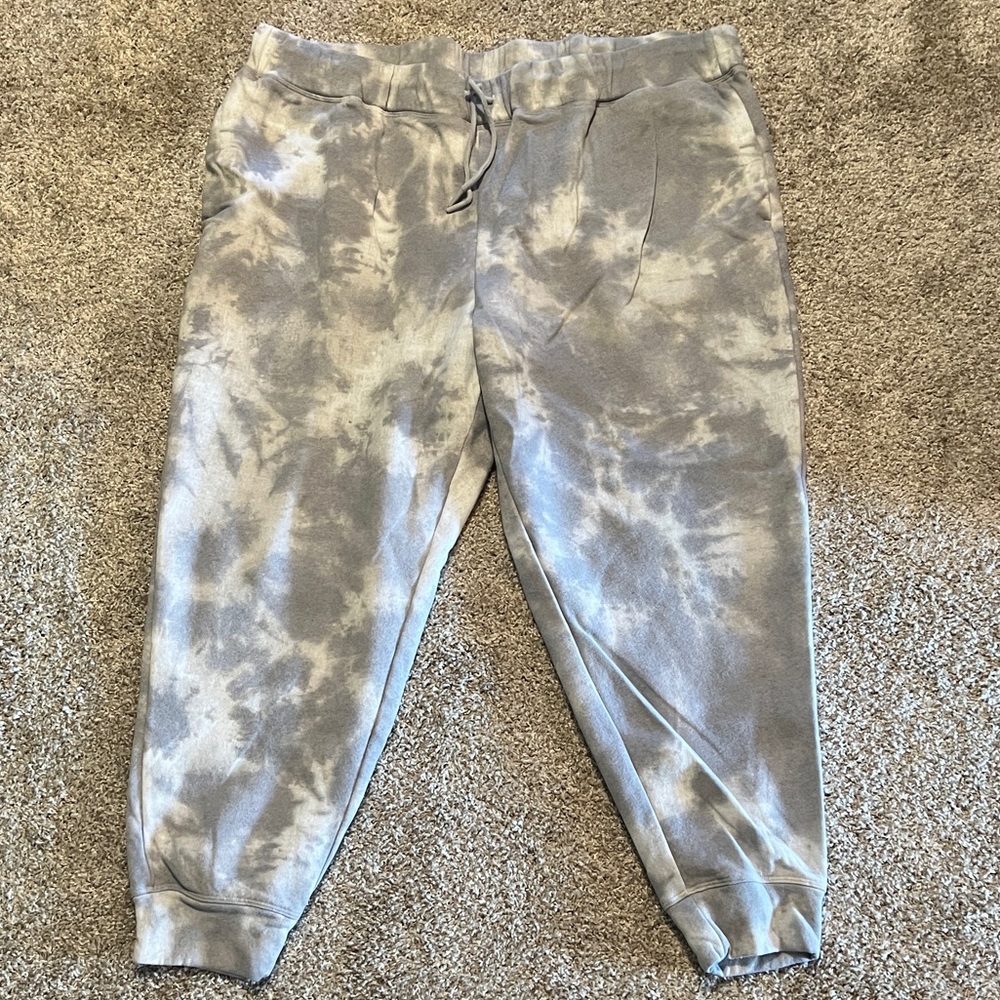 Gray & White Tie Dye Joggers!